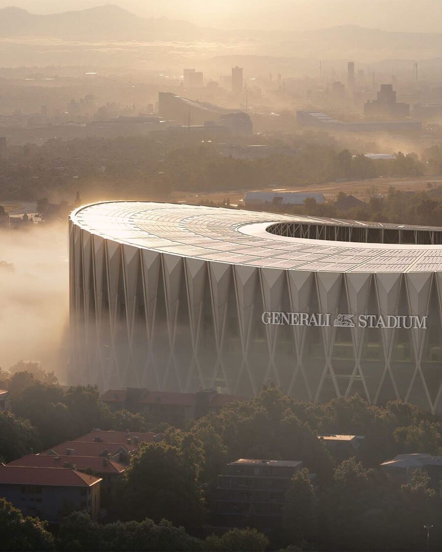 Le toit du Generali Stadium couvert de panneaux solaires